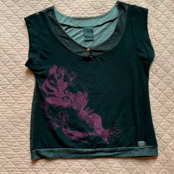 EVE LAVOIE - V neck grey black tees t-shirt with pink print - Medium - Picture 6 of 9